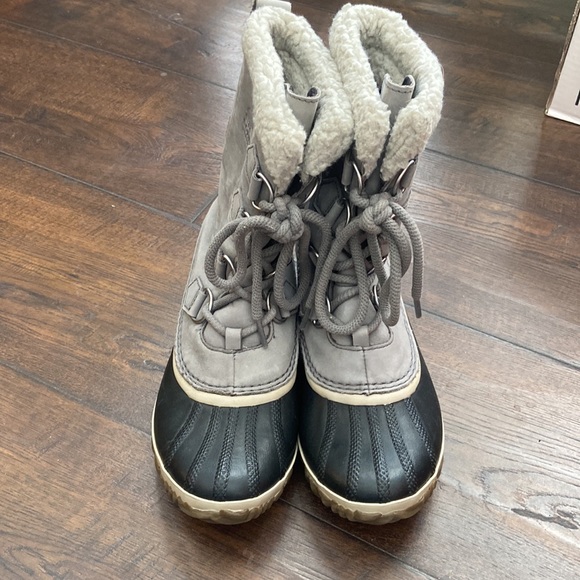 Sorel Waterproof ladies boots- size 7 - Picture 5 of 8